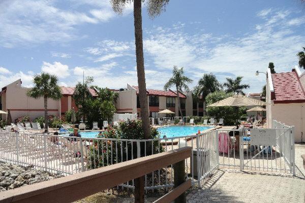 Runaway Bay Two Bedroom Apartment, Unit 147 Bradenton Beach Bagian luar foto